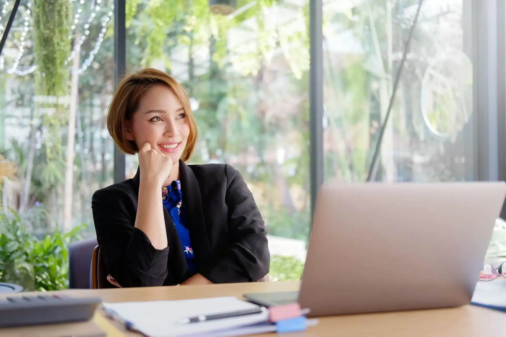 Businesswoman smile on face with thinking creative idea.