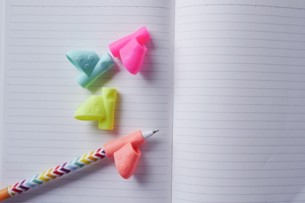 writing corrector pen holder postures grip on a notepad